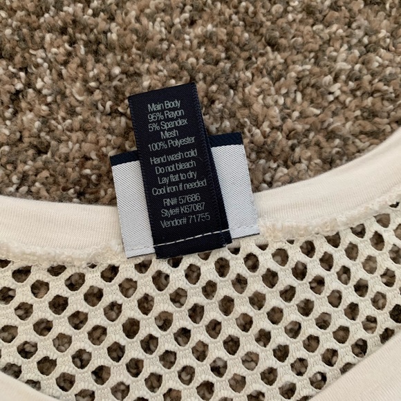 Netted V-Neck - Picture 4 of 5